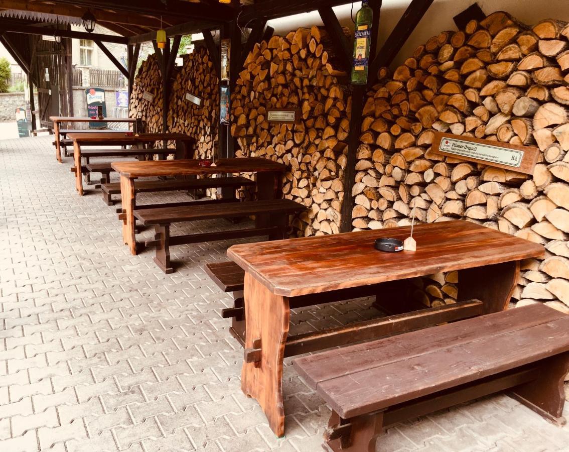 Restaurant A Penzion Pod Draci Skalou Karlštejn Zewnętrze zdjęcie
